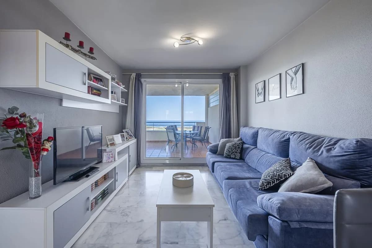 3 Bedroom Middle Floor Apartment for Sale in Casares Playa, Málaga - Image 7