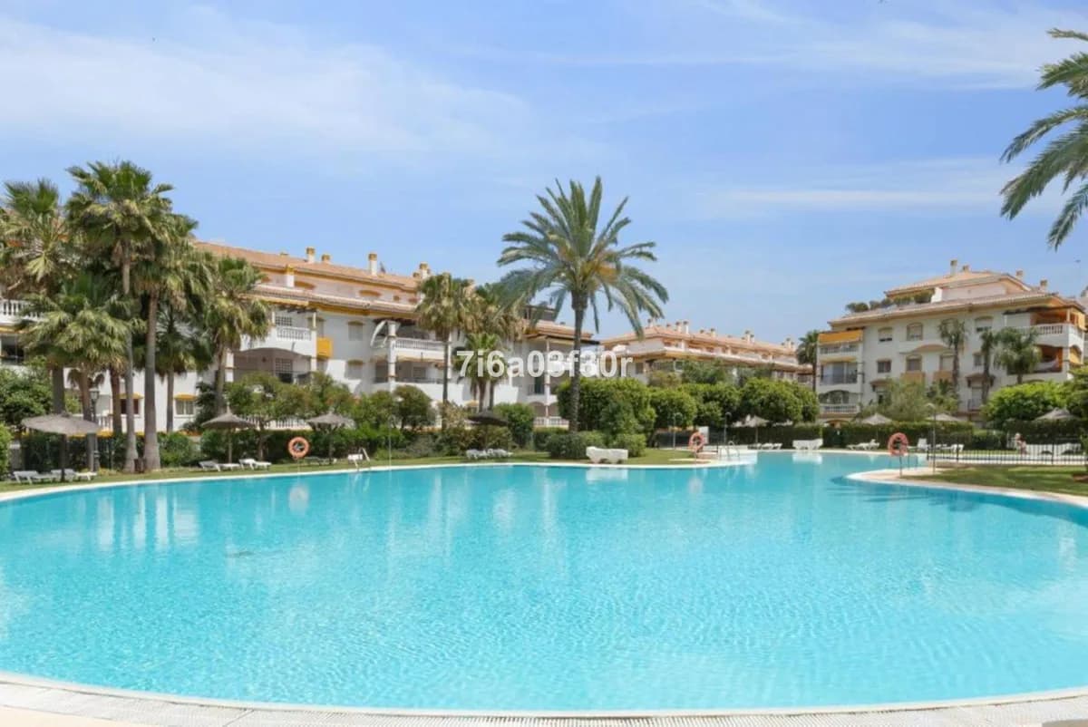 2 Bedroom Middle Floor Apartment for Sale in Puerto Banús, Málaga
