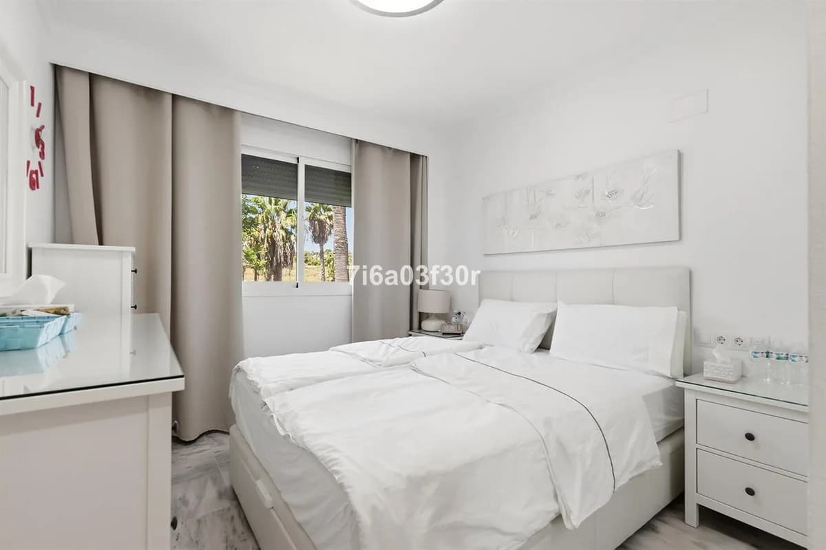 2 Bedroom Middle Floor Apartment for Sale in Puerto Banús, Málaga - Image 5