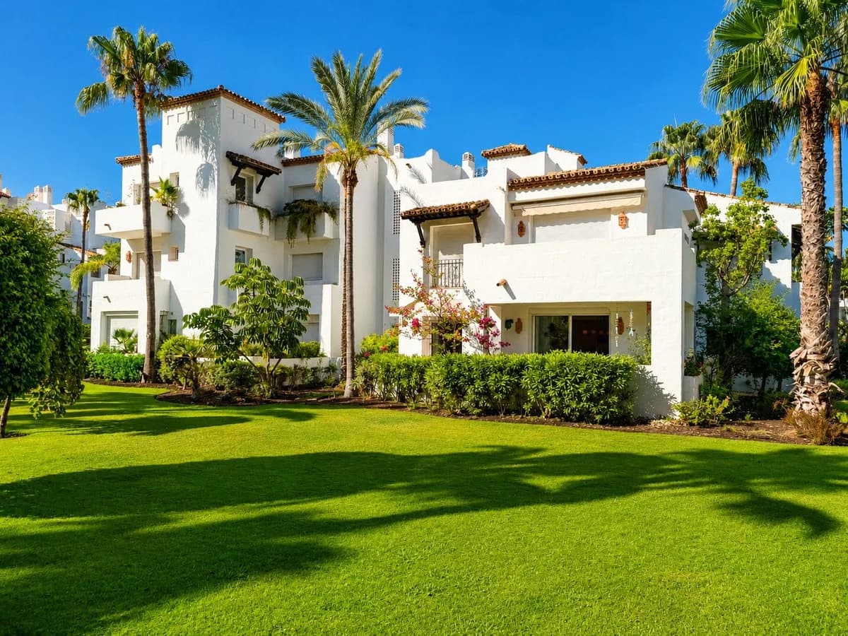 3 Bedroom Ground Floor Apartment for Sale in Costalita, Málaga - Image 3