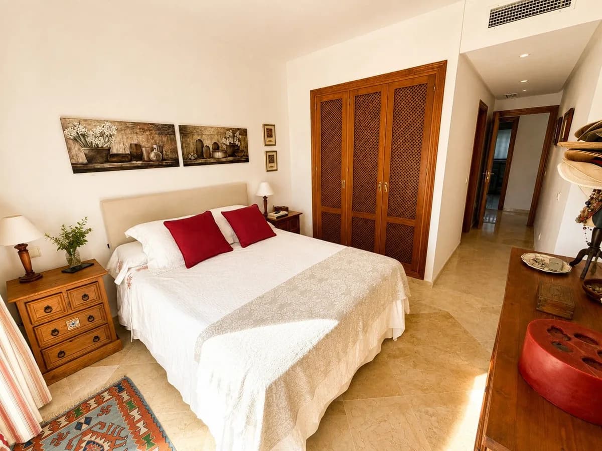 3 Bedroom Ground Floor Apartment for Sale in Costalita, Málaga - Image 7