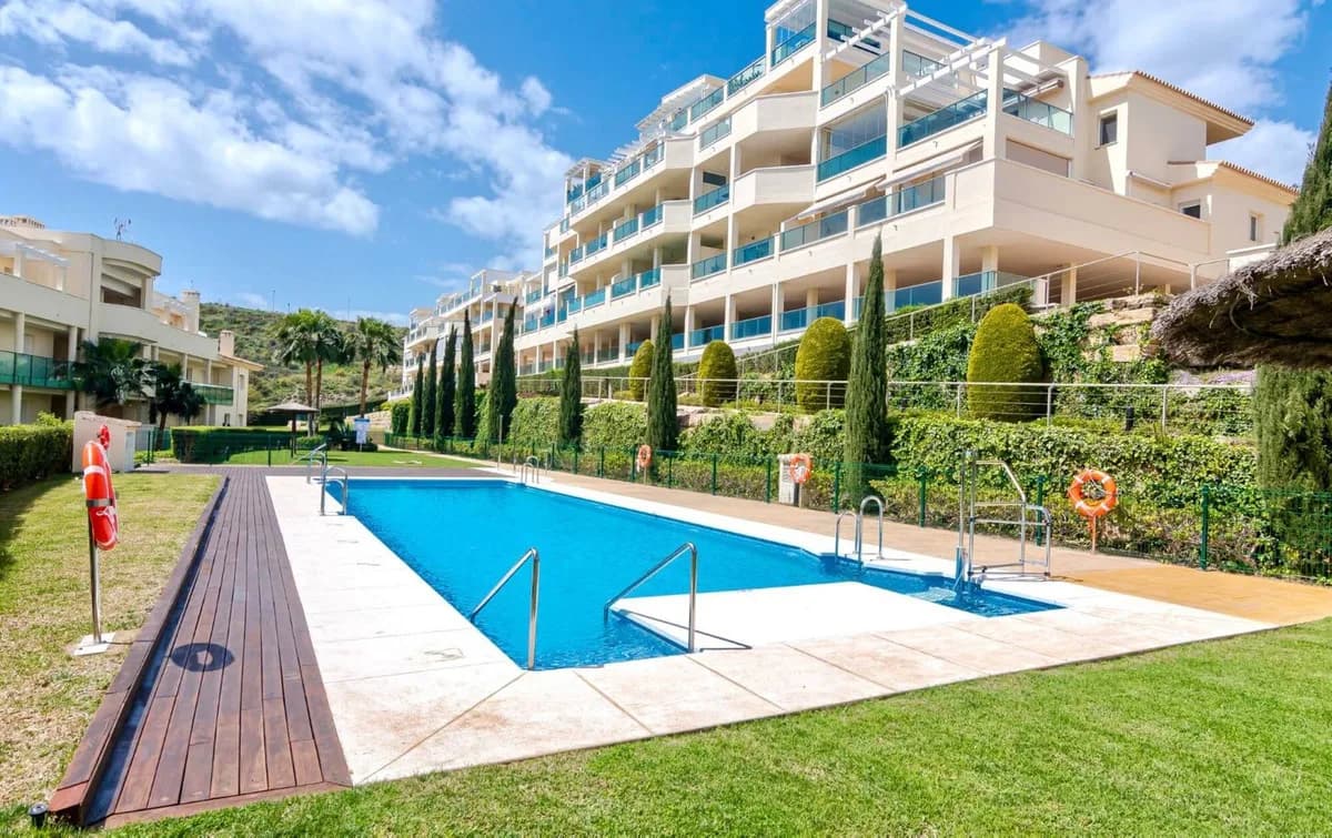 2 Bedroom Penthouse for Sale in Cerros del Aguila, Málaga - Image 2