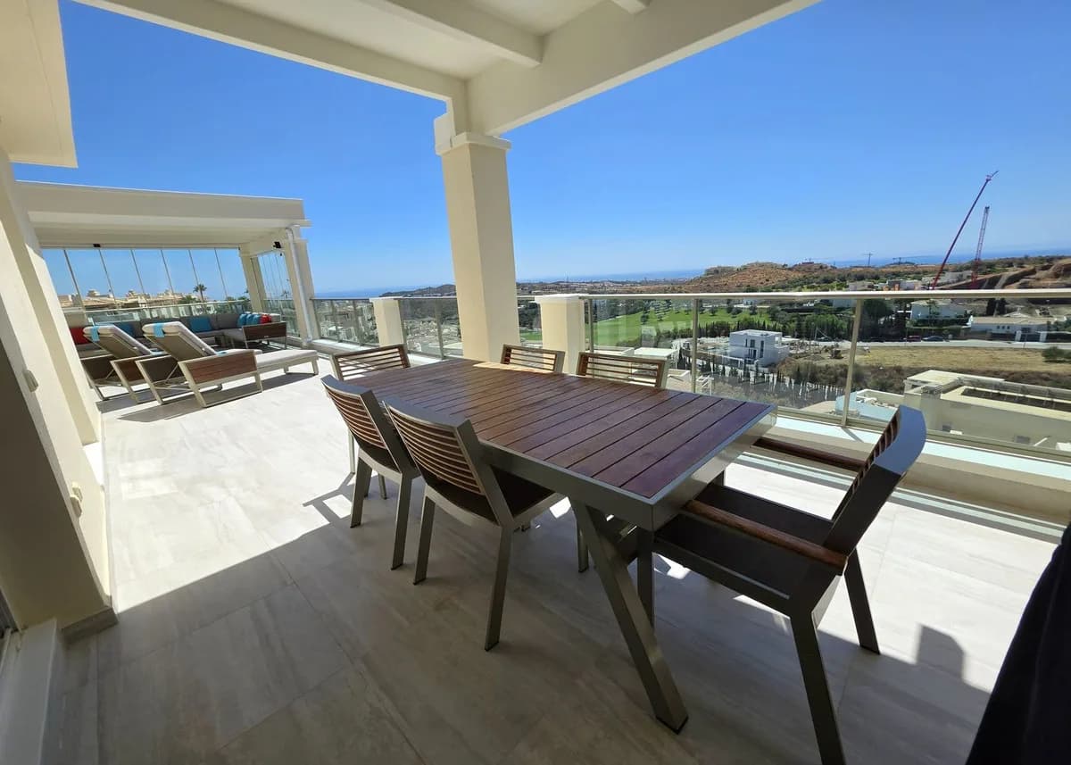 2 Bedroom Penthouse for Sale in Cerros del Aguila, Málaga - Image 3