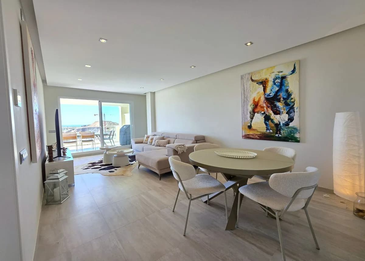 2 Bedroom Penthouse for Sale in Cerros del Aguila, Málaga - Image 4