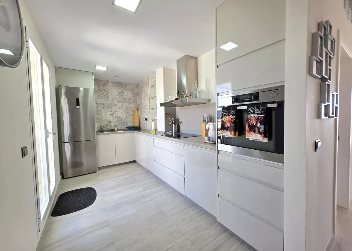 2 Bedroom Penthouse for Sale in Cerros del Aguila, Málaga - Image 5
