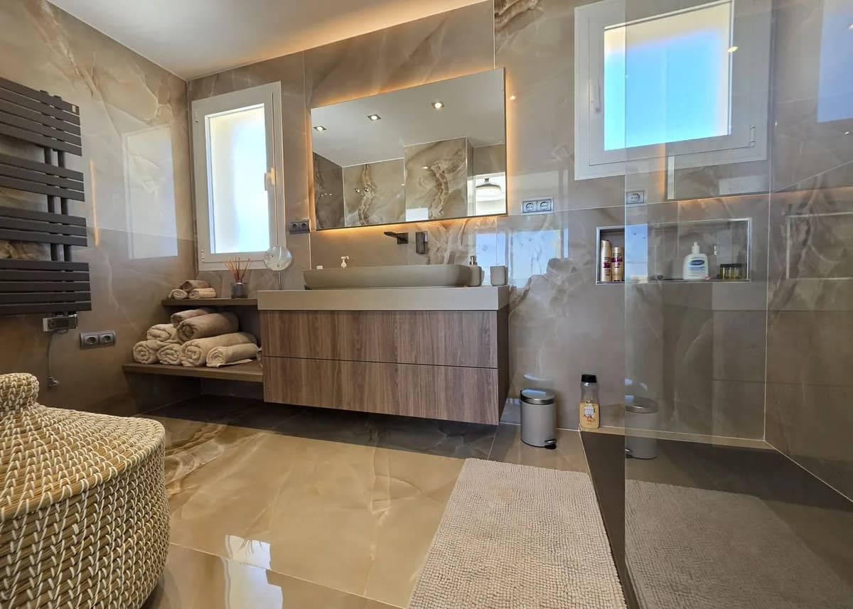 2 Bedroom Penthouse for Sale in Cerros del Aguila, Málaga - Image 8