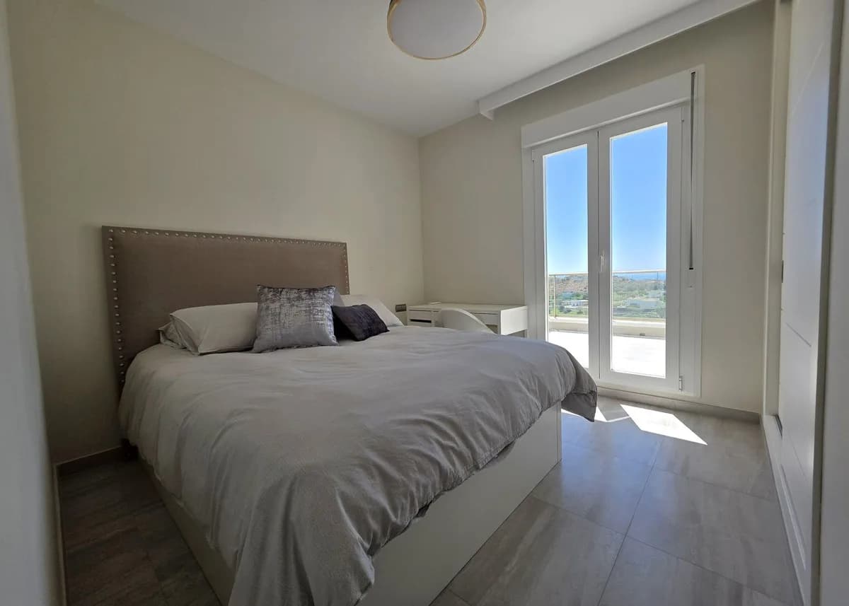 2 Bedroom Penthouse for Sale in Cerros del Aguila, Málaga - Image 9