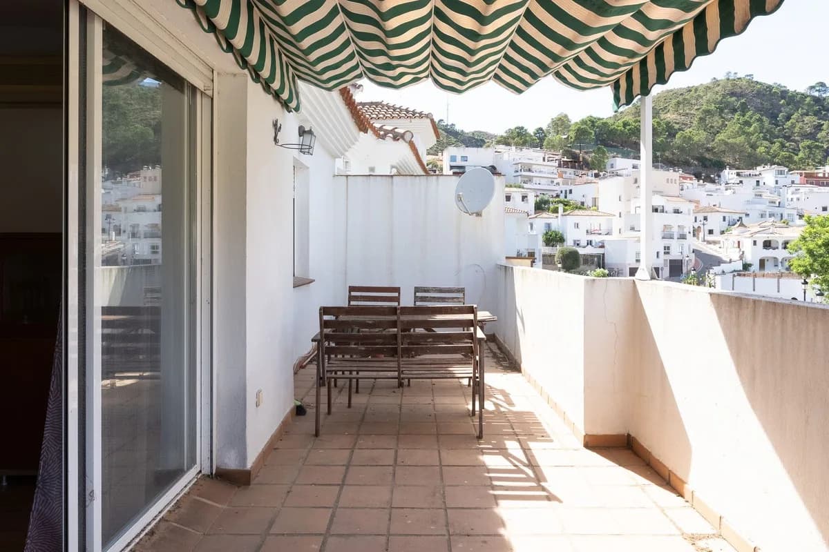 2 Bedroom Penthouse for Sale in Benahavís, Málaga - Image 3