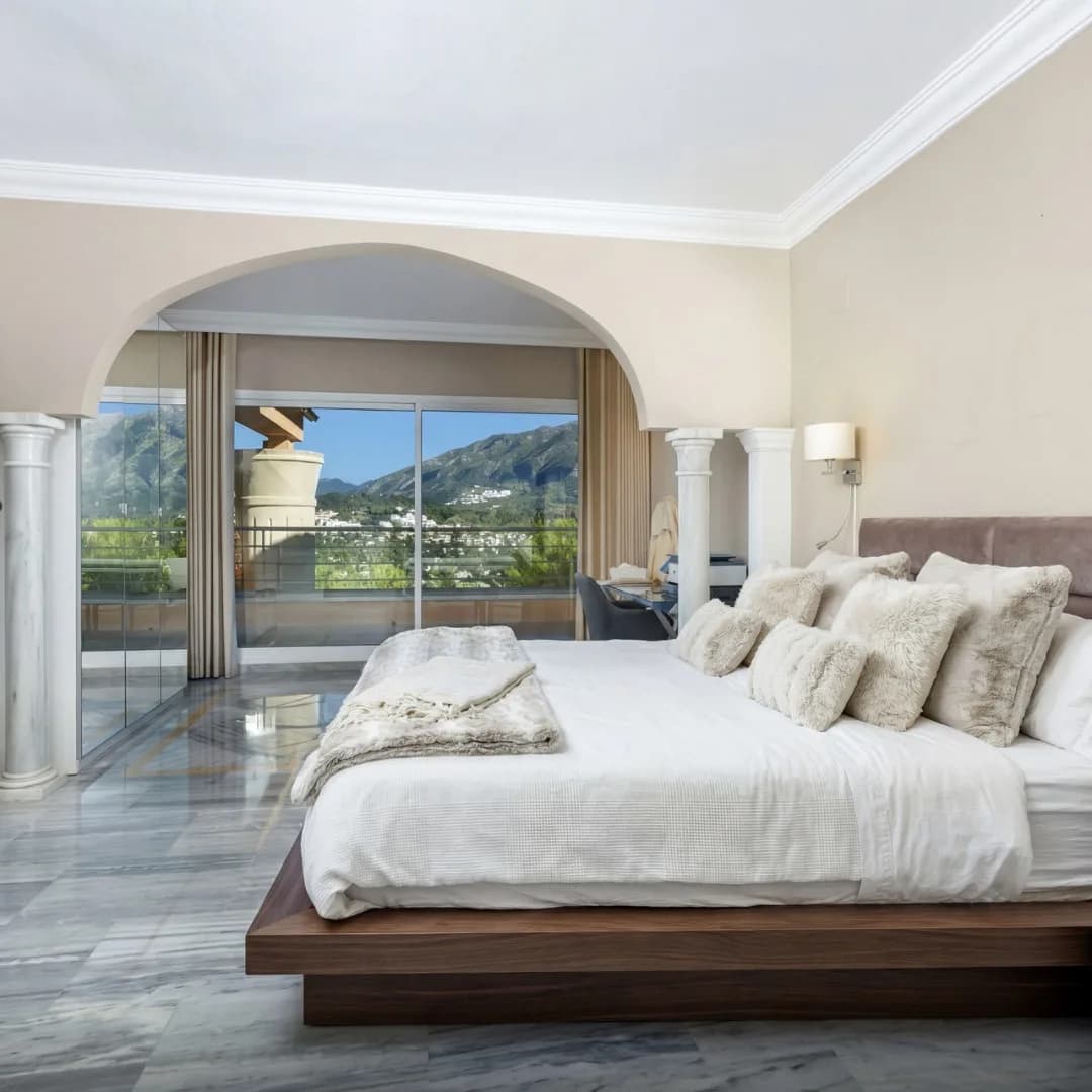 3 Bedroom Penthouse Duplex for Sale in Nueva Andalucía, Málaga - Image 3