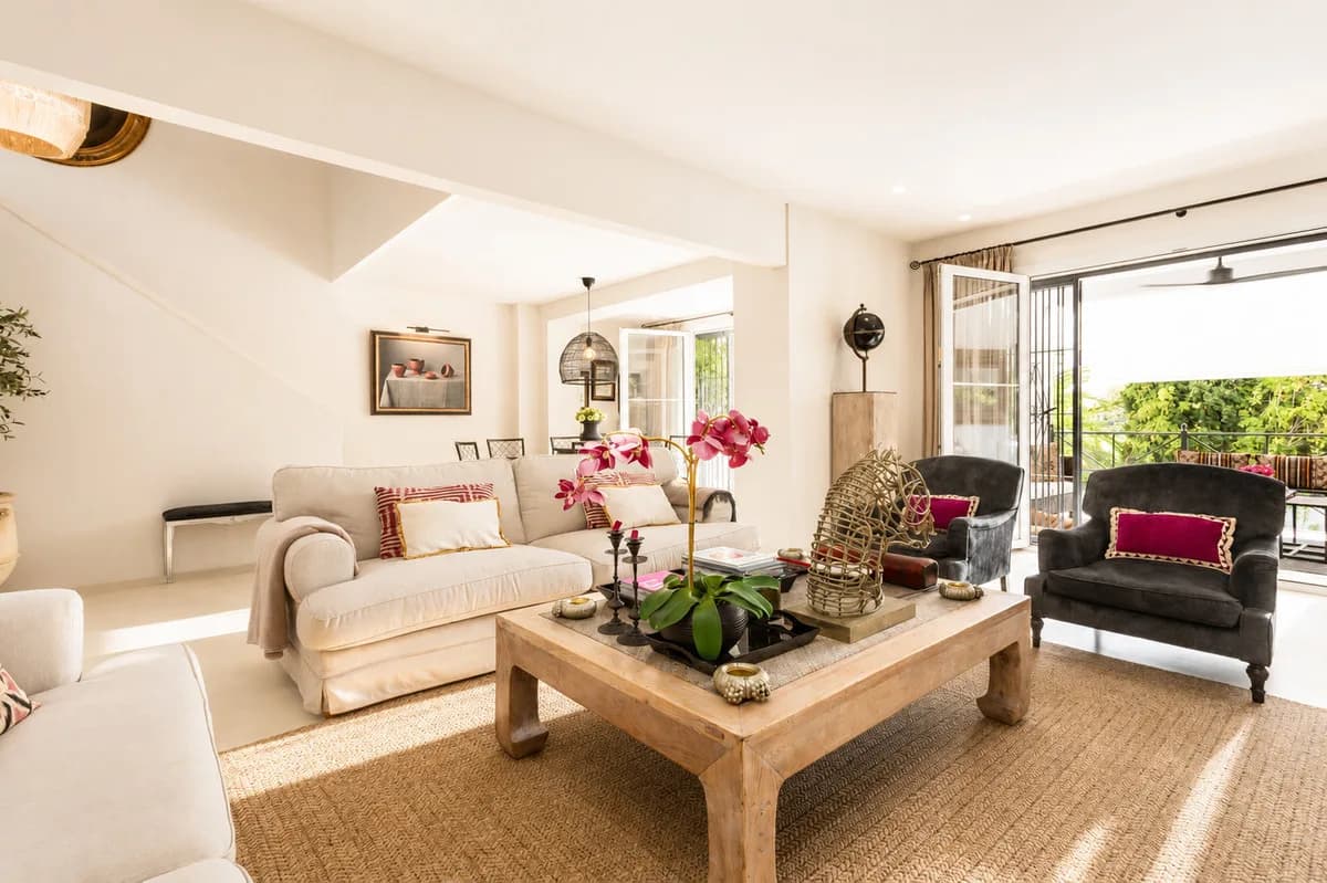 6 Bedroom Townhouse for Sale in Guadalmina Alta, Málaga - Image 3
