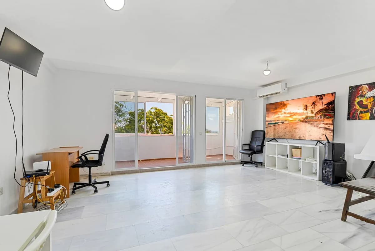 4 Bedroom Townhouse for Sale in Benalmadena, Málaga - Image 2