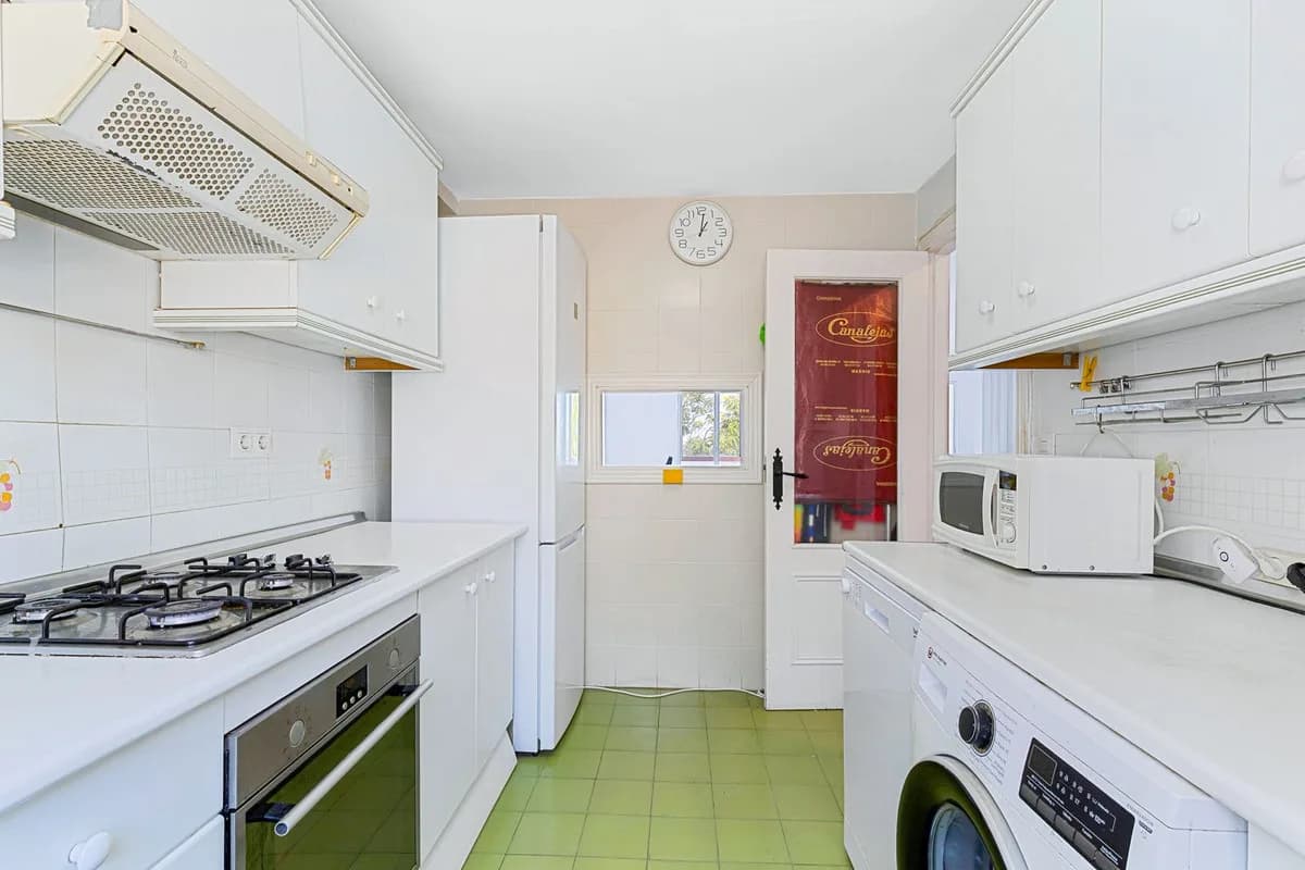4 Bedroom Townhouse for Sale in Benalmadena, Málaga - Image 6