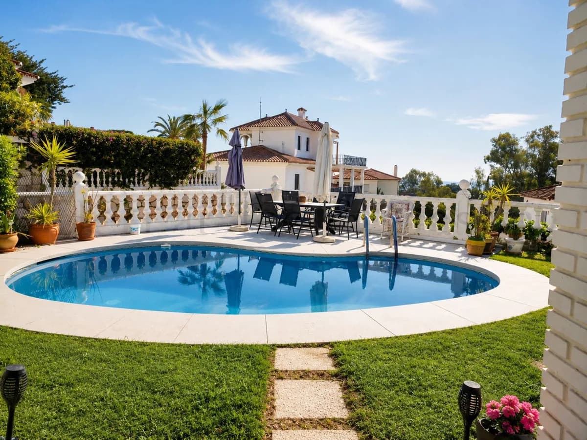 3 Bedroom Detached Villa for Sale in Benalmadena, Málaga - Image 3