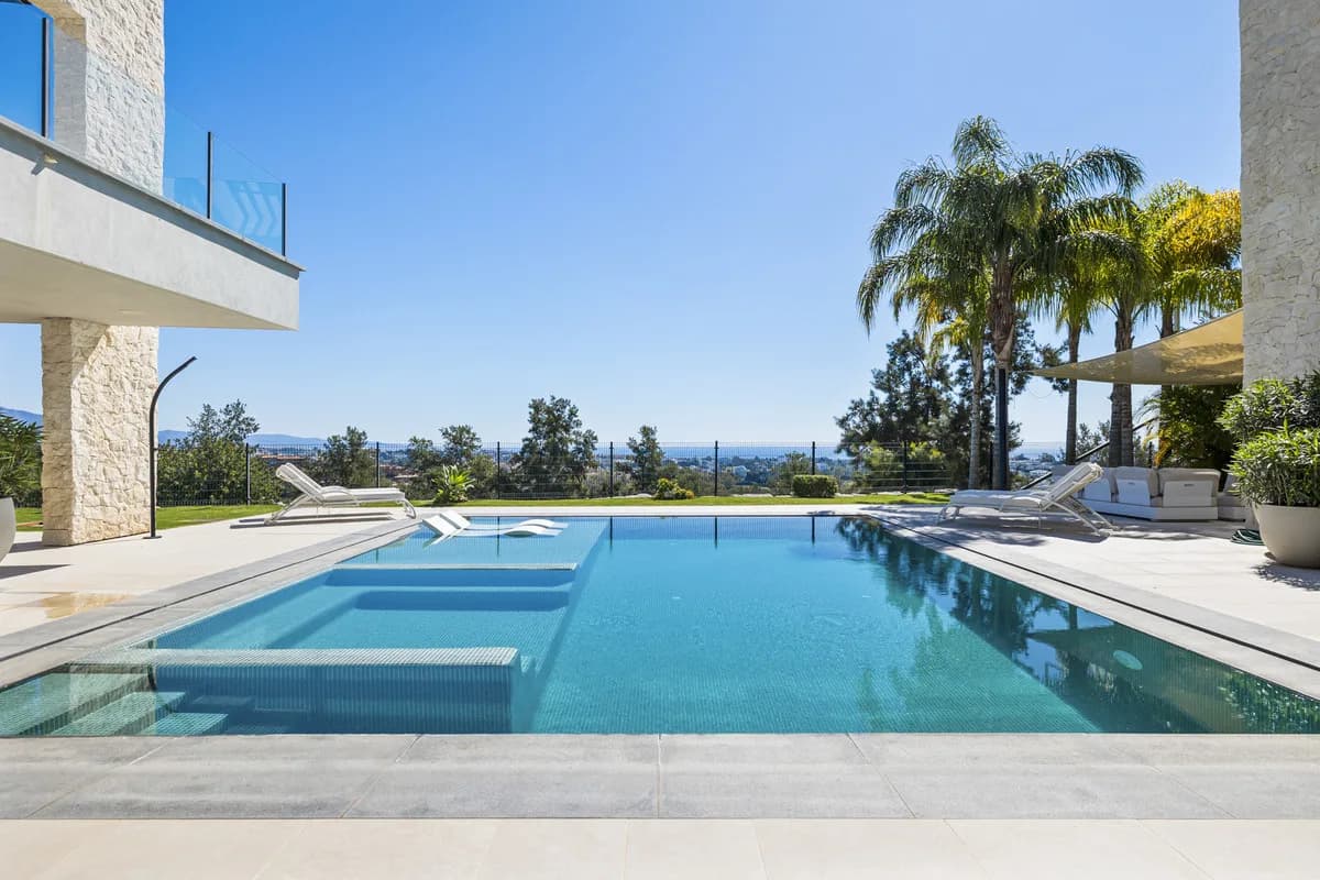 5 Bedroom Detached Villa for Sale in Benahavís, Málaga