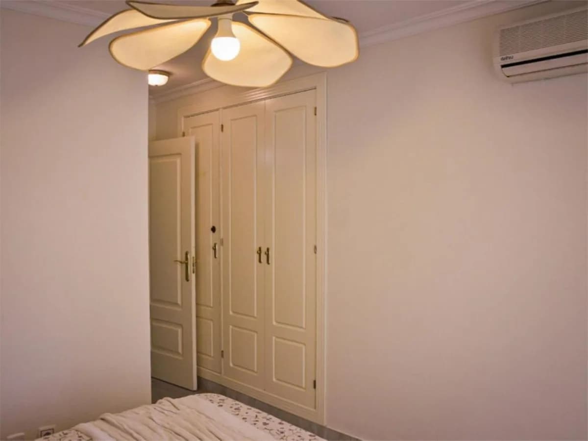 2 Bedroom Middle Floor Apartment for Sale in Marbella, Málaga - Image 6