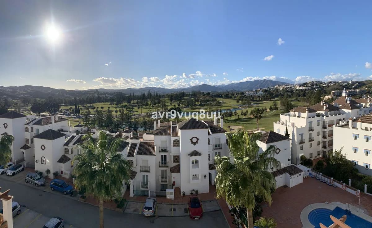 4 Bedroom Penthouse for Sale in Mijas Golf, Málaga - Image 2
