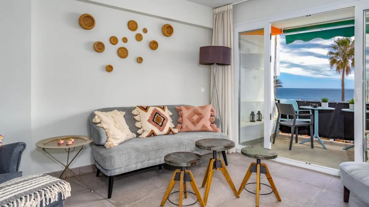 2 Bedroom Middle Floor Apartment for Sale in Fuengirola, Málaga - Image 3