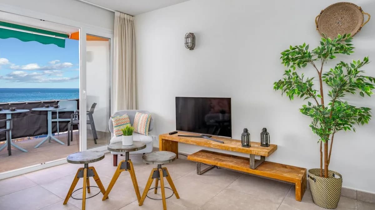 2 Bedroom Middle Floor Apartment for Sale in Fuengirola, Málaga - Image 4