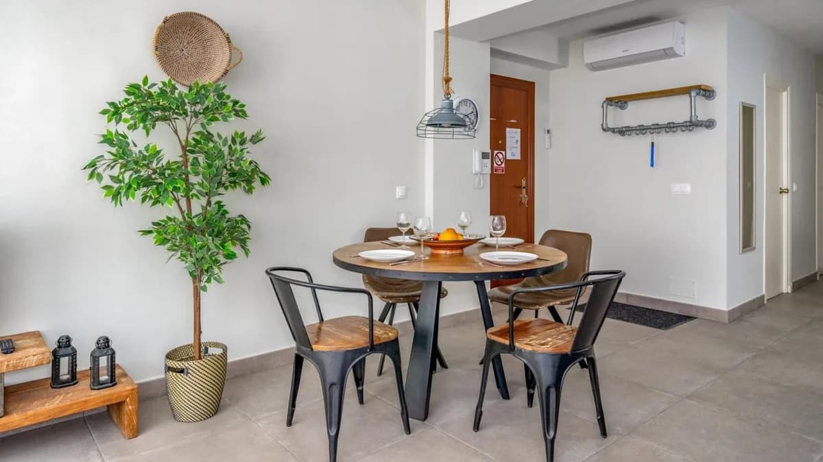 2 Bedroom Middle Floor Apartment for Sale in Fuengirola, Málaga - Image 7