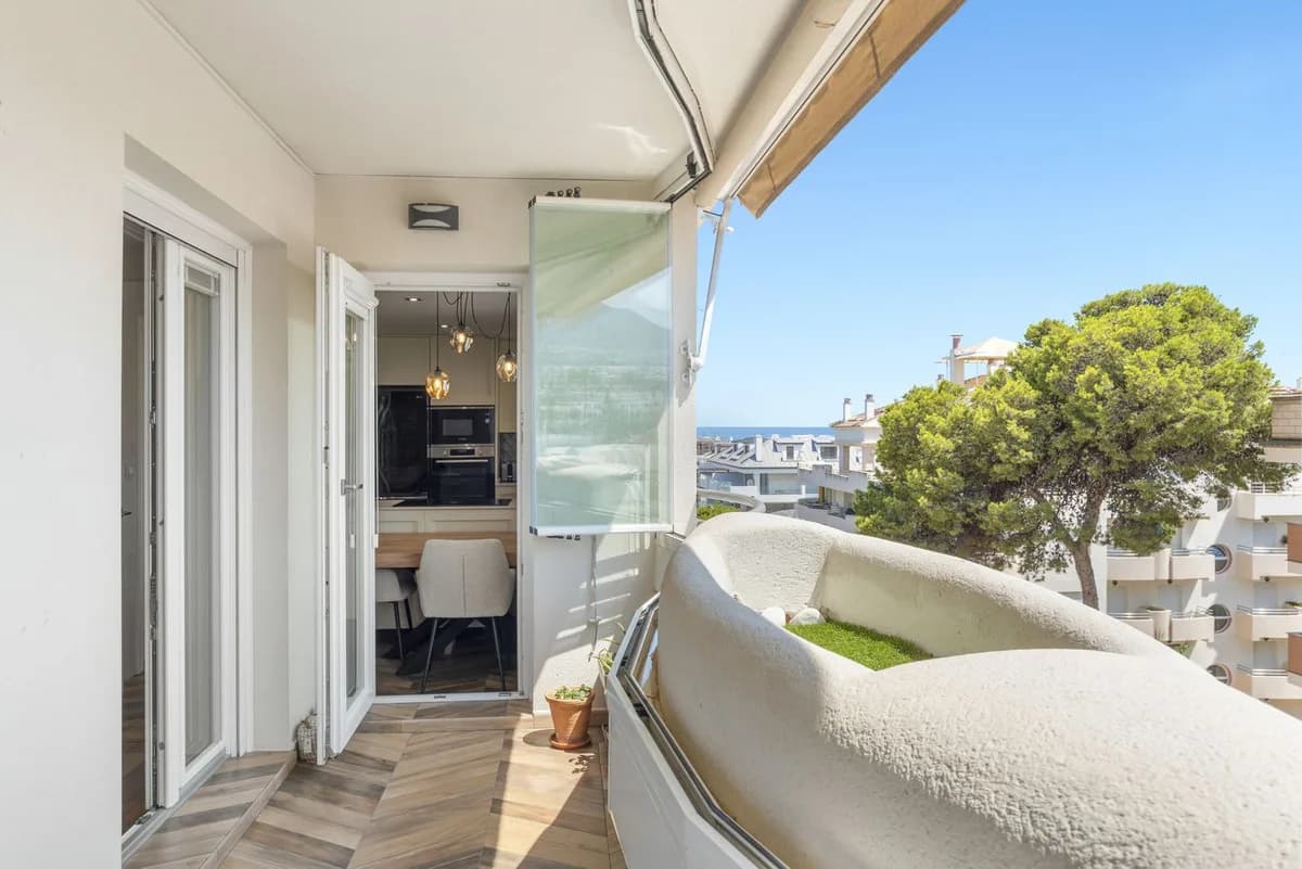 3 Bedroom Penthouse for Sale in Benalmadena Costa, Málaga - Image 2