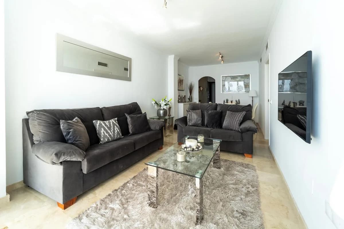3 Bedroom Middle Floor Apartment for Sale in Torreblanca, Málaga - Image 8