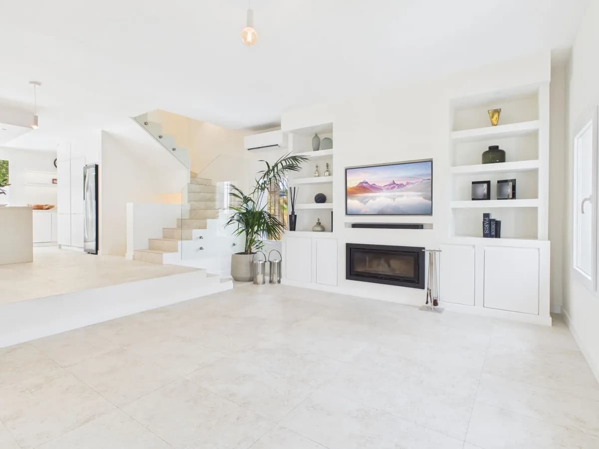4 Bedroom Semi-Detached House for Sale in Istán, Málaga