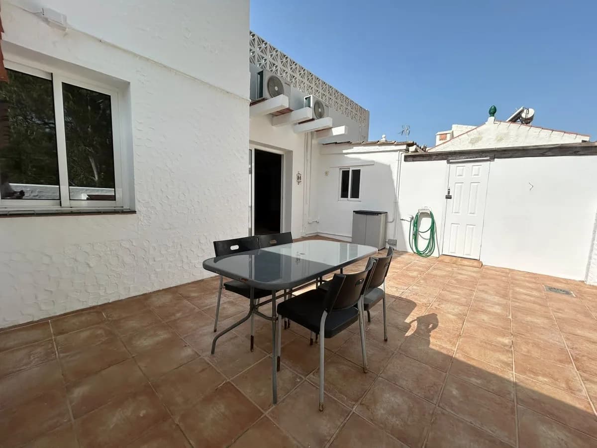 2 Bedroom Semi-Detached House for Sale in Estepona, Málaga - Image 2