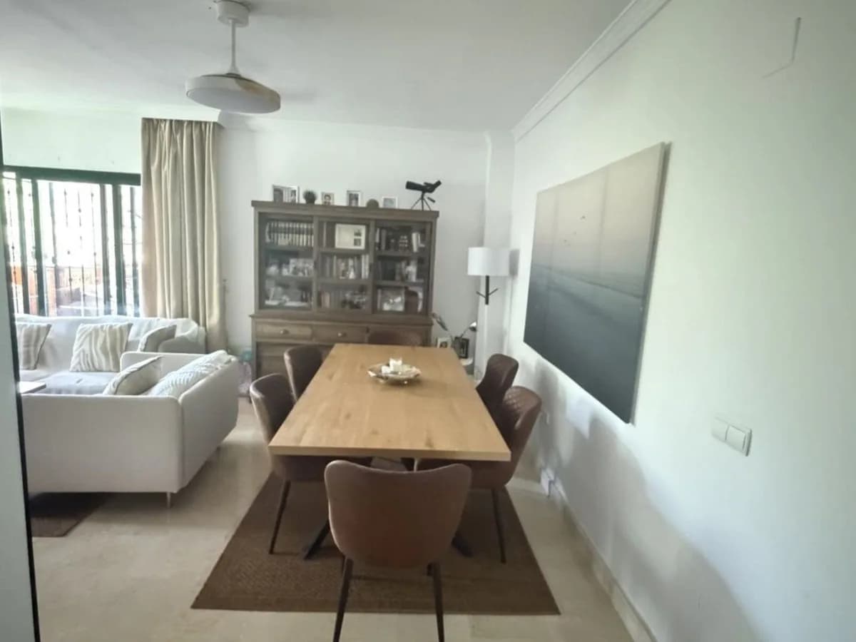 3 Bedroom Middle Floor Apartment for Sale in Elviria, Málaga - Image 3