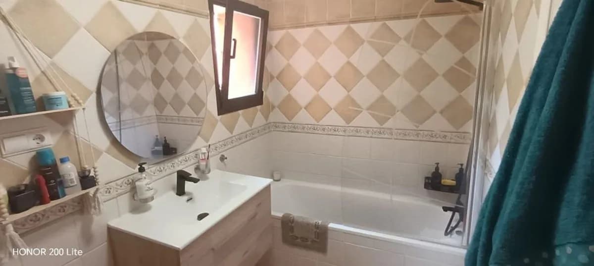 3 Bedroom Middle Floor Apartment for Sale in Elviria, Málaga - Image 8
