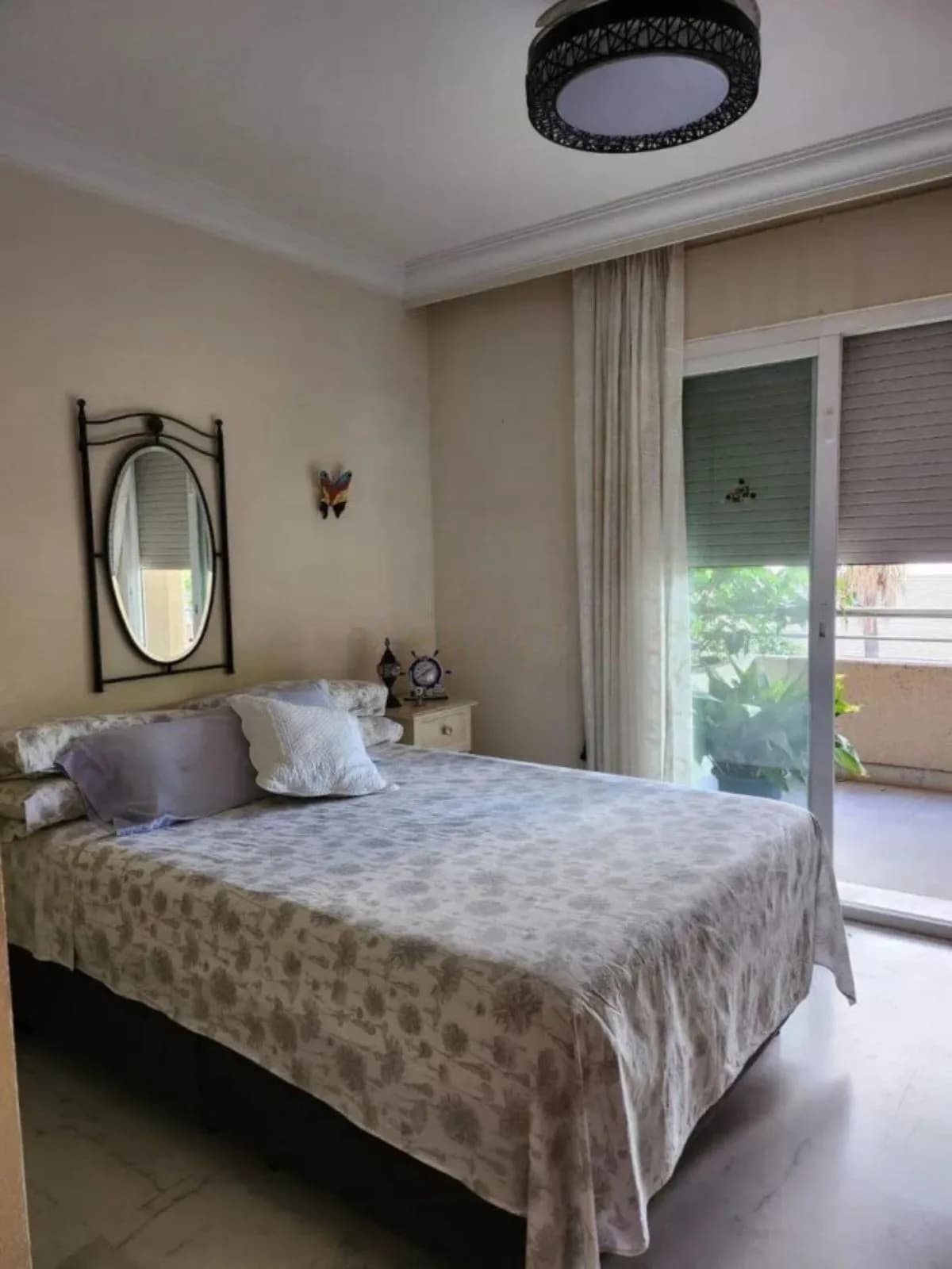 2 Bedroom Middle Floor Apartment for Sale in Puerto Banús, Málaga - Image 6