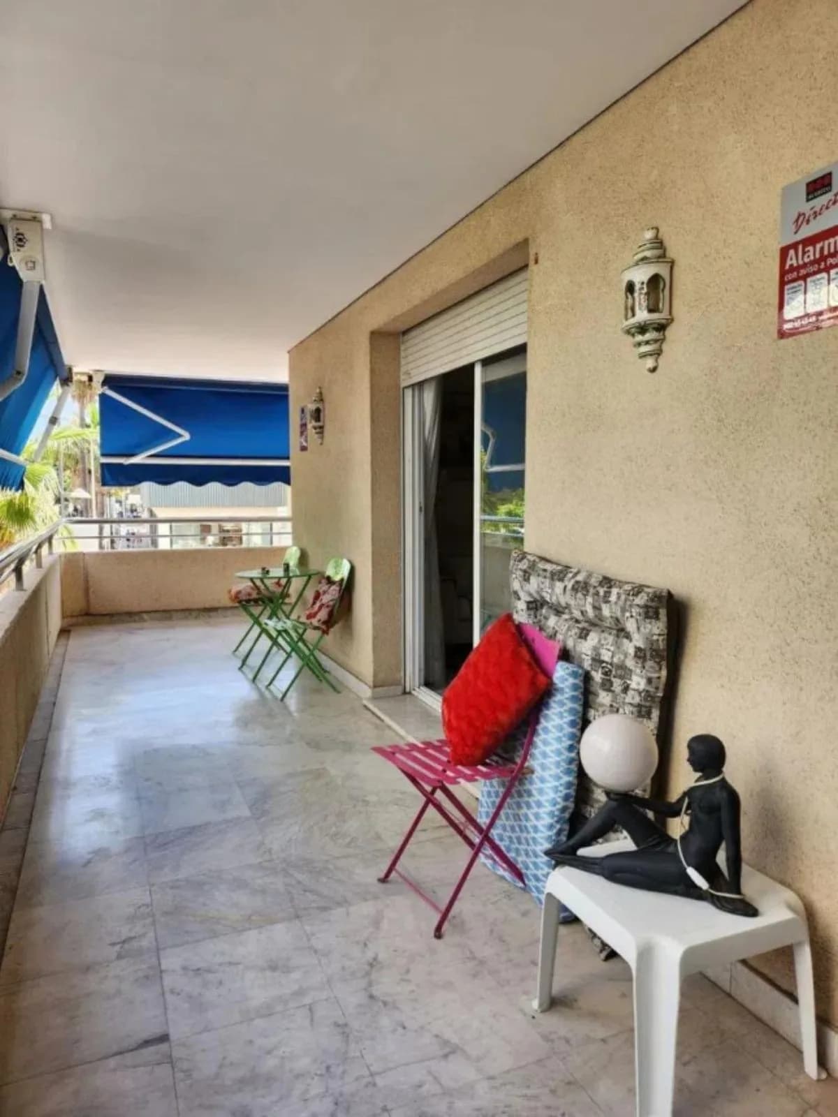 2 Bedroom Middle Floor Apartment for Sale in Puerto Banús, Málaga - Image 9