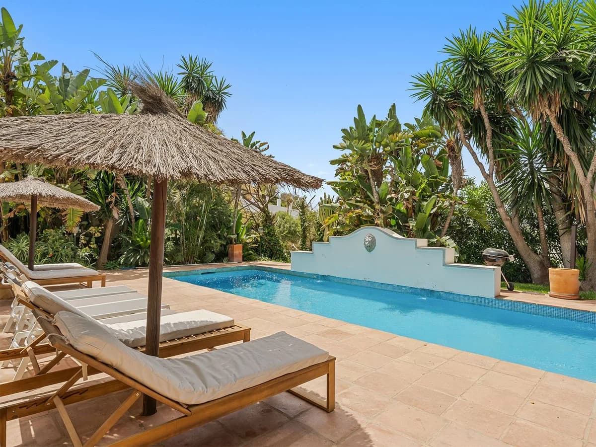 8 Bedroom Detached Villa for Sale in El Rosario, Málaga - Image 3