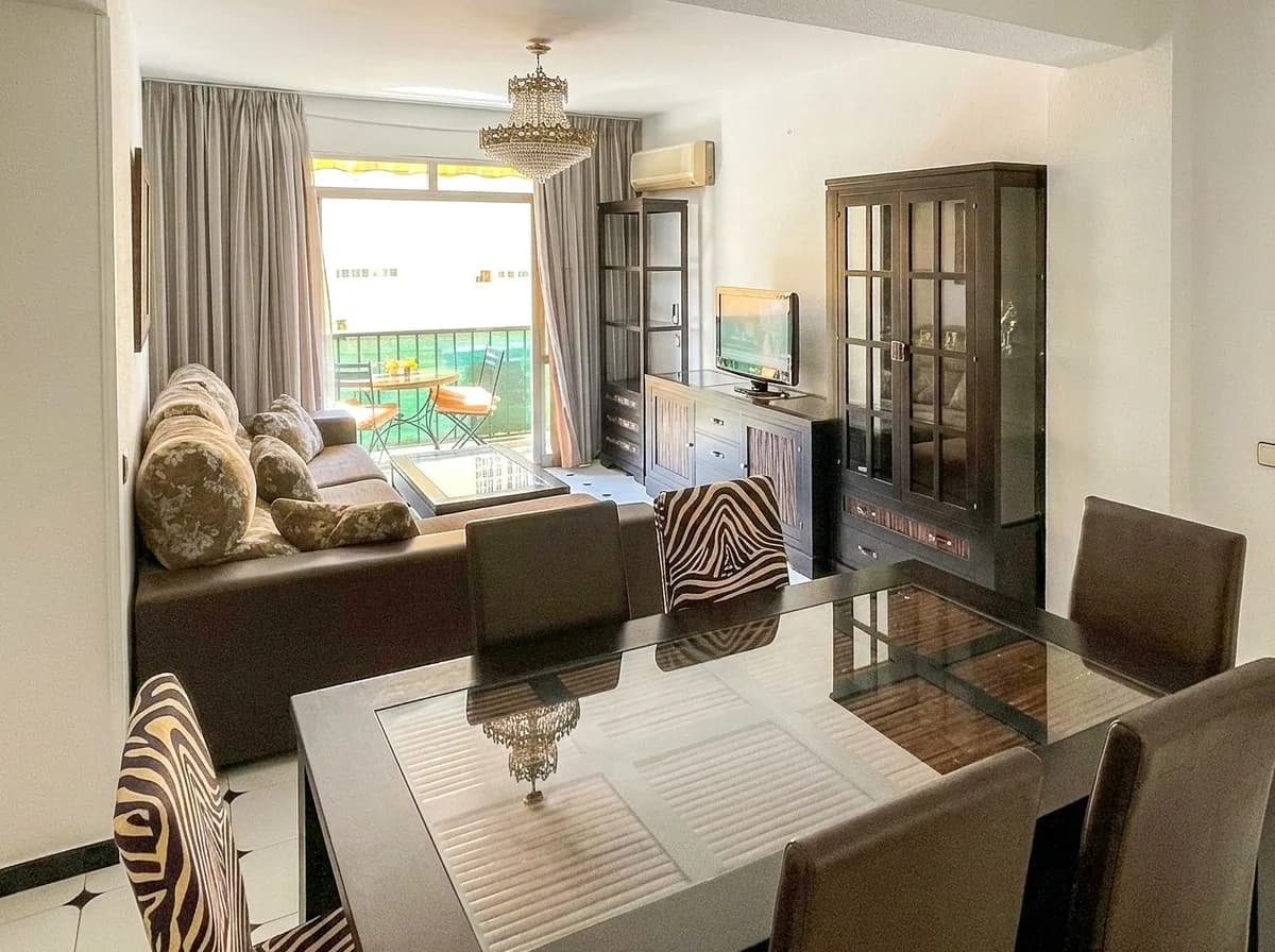 3 Bedroom Middle Floor Apartment for Sale in Fuengirola, Málaga