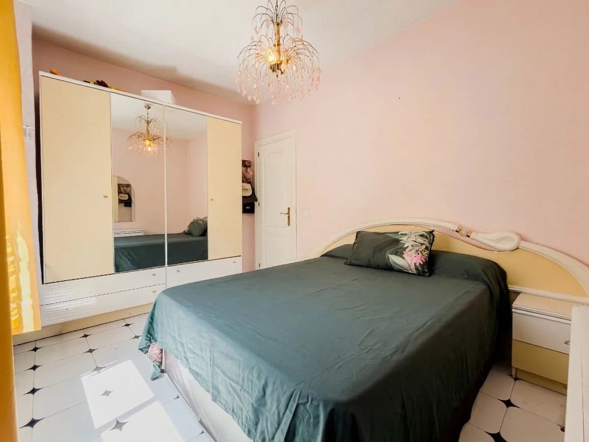 3 Bedroom Middle Floor Apartment for Sale in Fuengirola, Málaga - Image 7