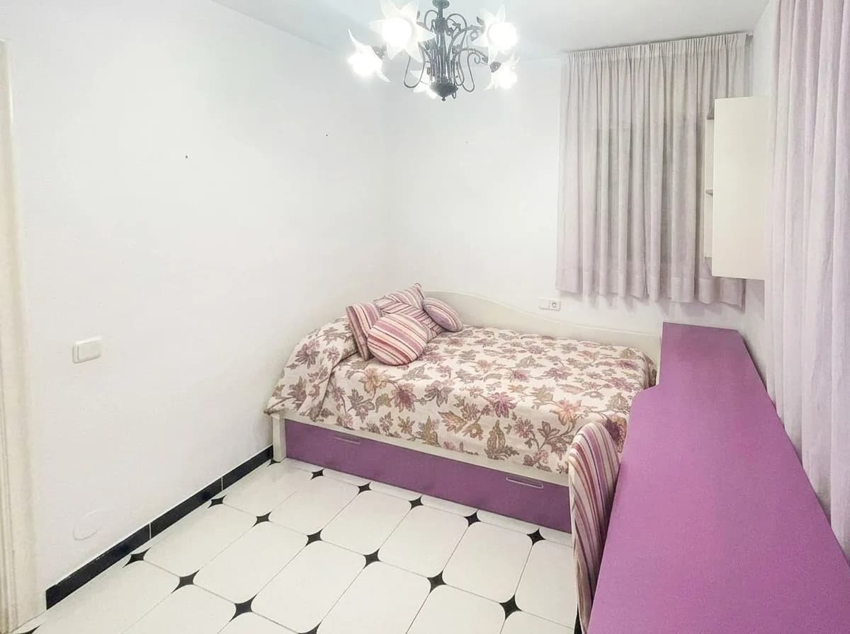3 Bedroom Middle Floor Apartment for Sale in Fuengirola, Málaga - Image 8