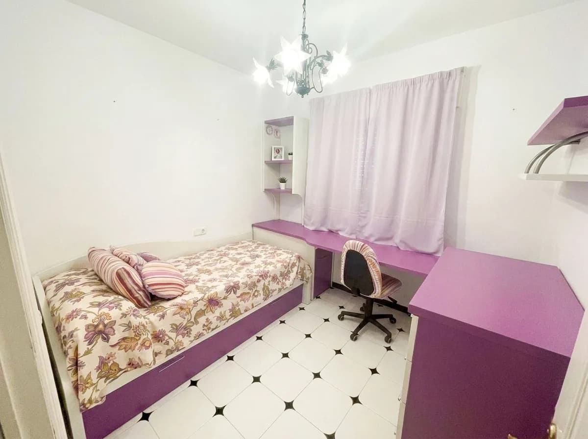 3 Bedroom Middle Floor Apartment for Sale in Fuengirola, Málaga - Image 9