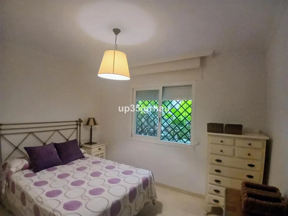 2 Bedroom Middle Floor Apartment for Sale in Estepona, Málaga - Image 5