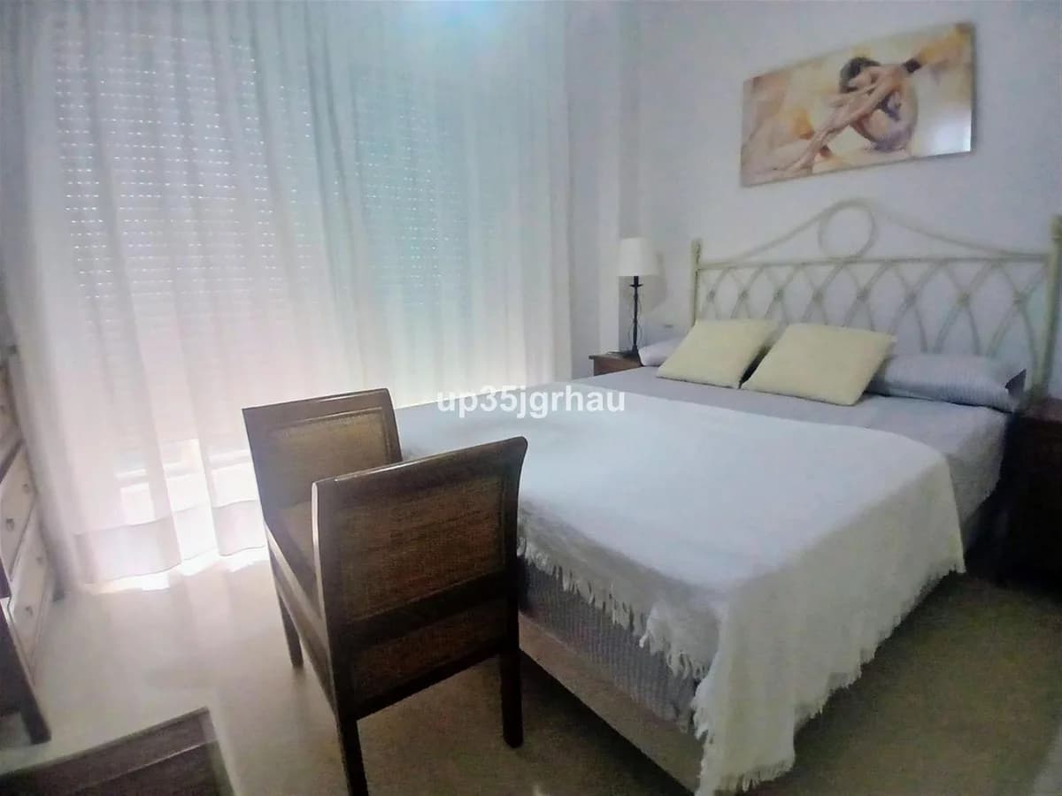 2 Bedroom Middle Floor Apartment for Sale in Estepona, Málaga - Image 8