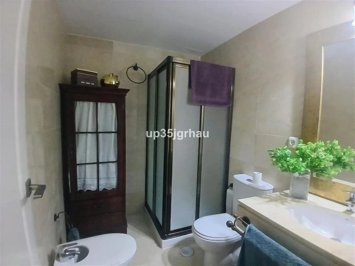 2 Bedroom Middle Floor Apartment for Sale in Estepona, Málaga - Image 9