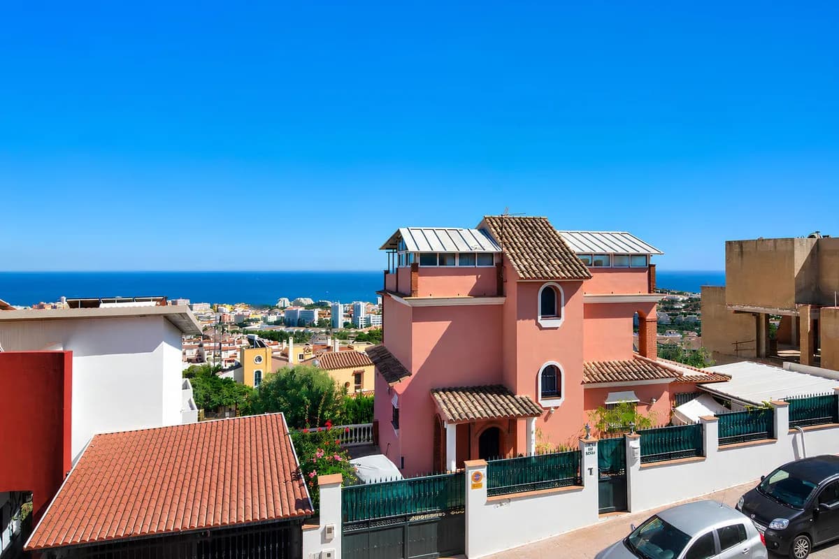 4 Bedroom Townhouse for Sale in Benalmadena, Málaga - Image 2