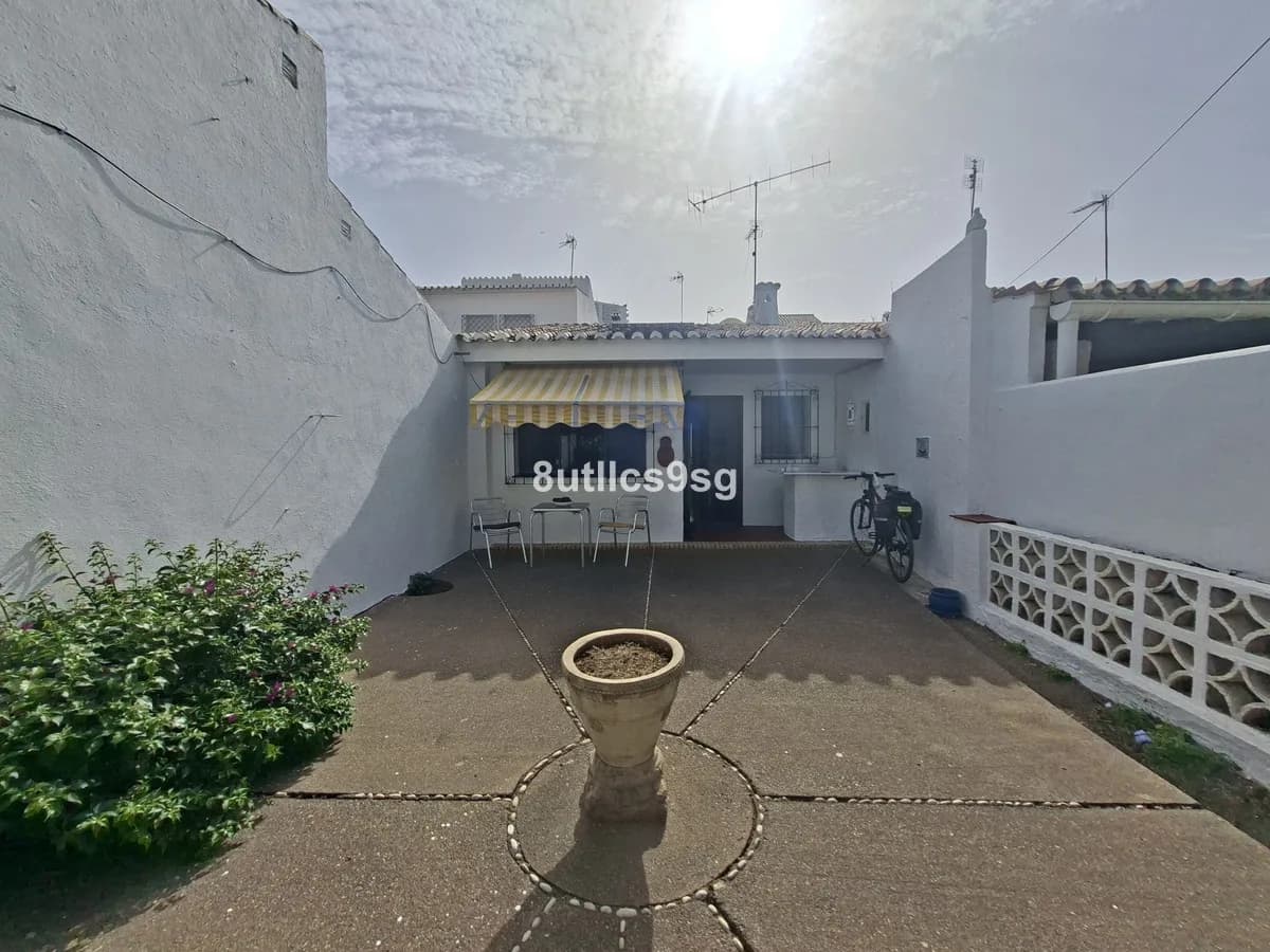 2 Bedroom Detached Villa for Sale in La Campana, Málaga - Image 4