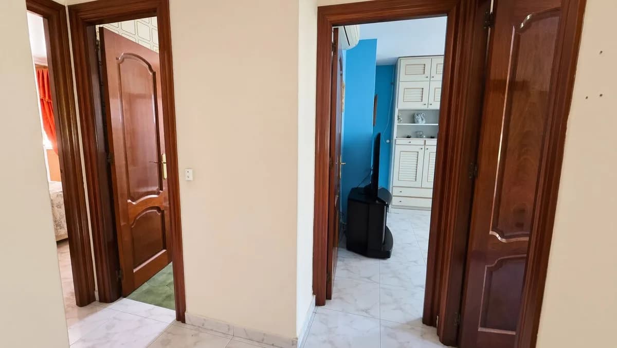 3 Bedroom Middle Floor Apartment for Sale in Marbella, Málaga - Image 5