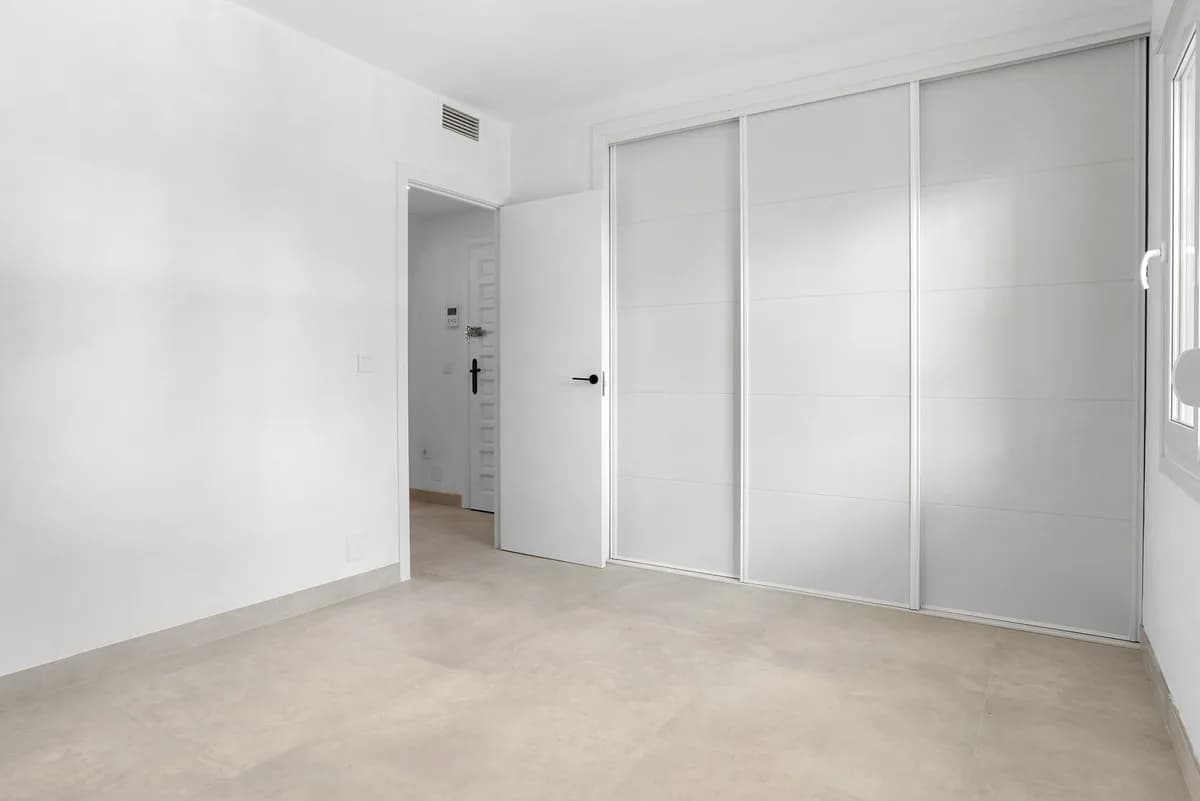 3 Bedroom Ground Floor Apartment for Sale in Nueva Andalucía, Málaga - Image 3