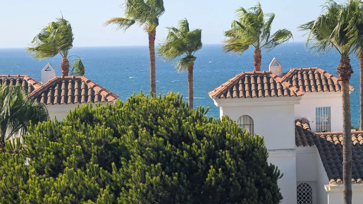 3 Bedroom Middle Floor Apartment for Sale in El Chaparral, Málaga