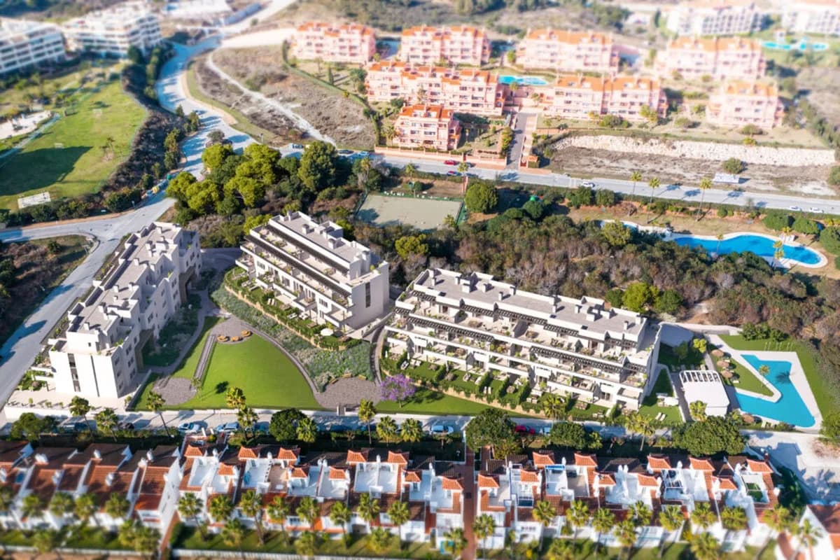 3 Bedroom Middle Floor Apartment for Sale in El Chaparral, Málaga - Image 5