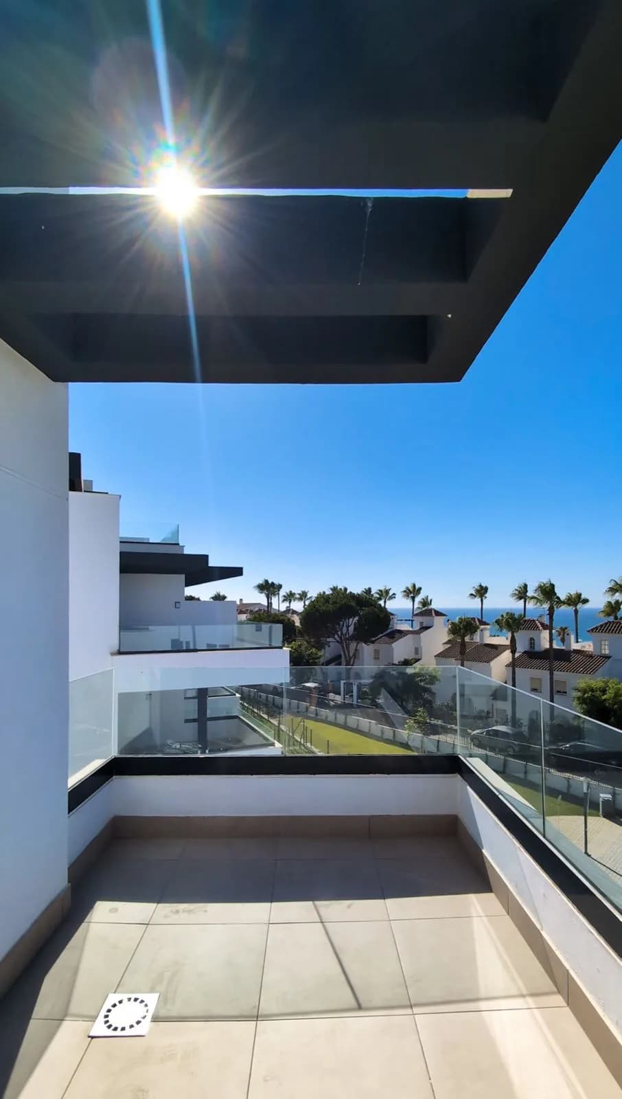 3 Bedroom Middle Floor Apartment for Sale in El Chaparral, Málaga - Image 8