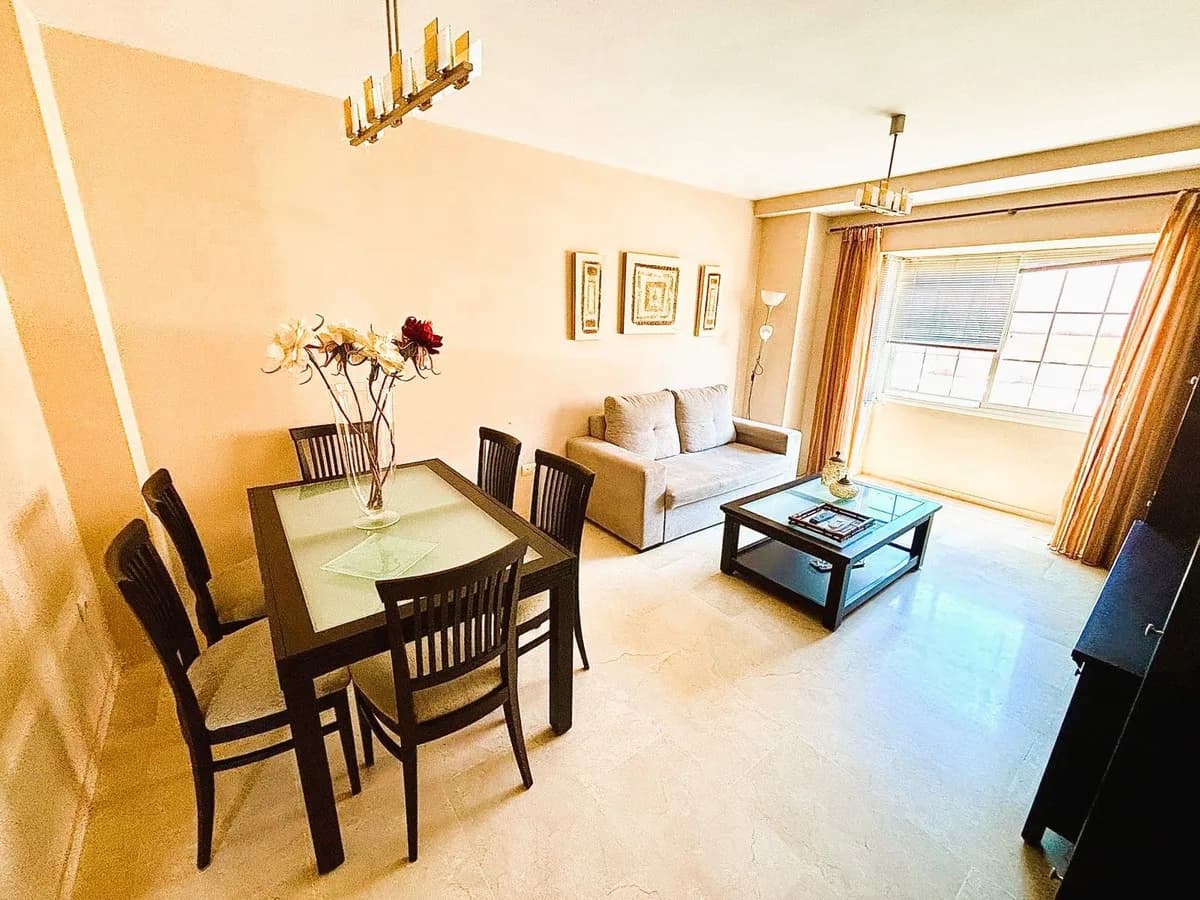 2 Bedroom Middle Floor Apartment for Sale in Fuengirola, Málaga