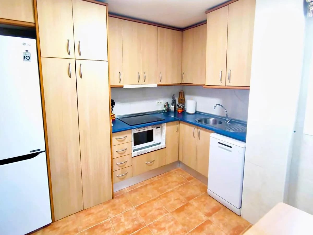 2 Bedroom Middle Floor Apartment for Sale in Fuengirola, Málaga - Image 5