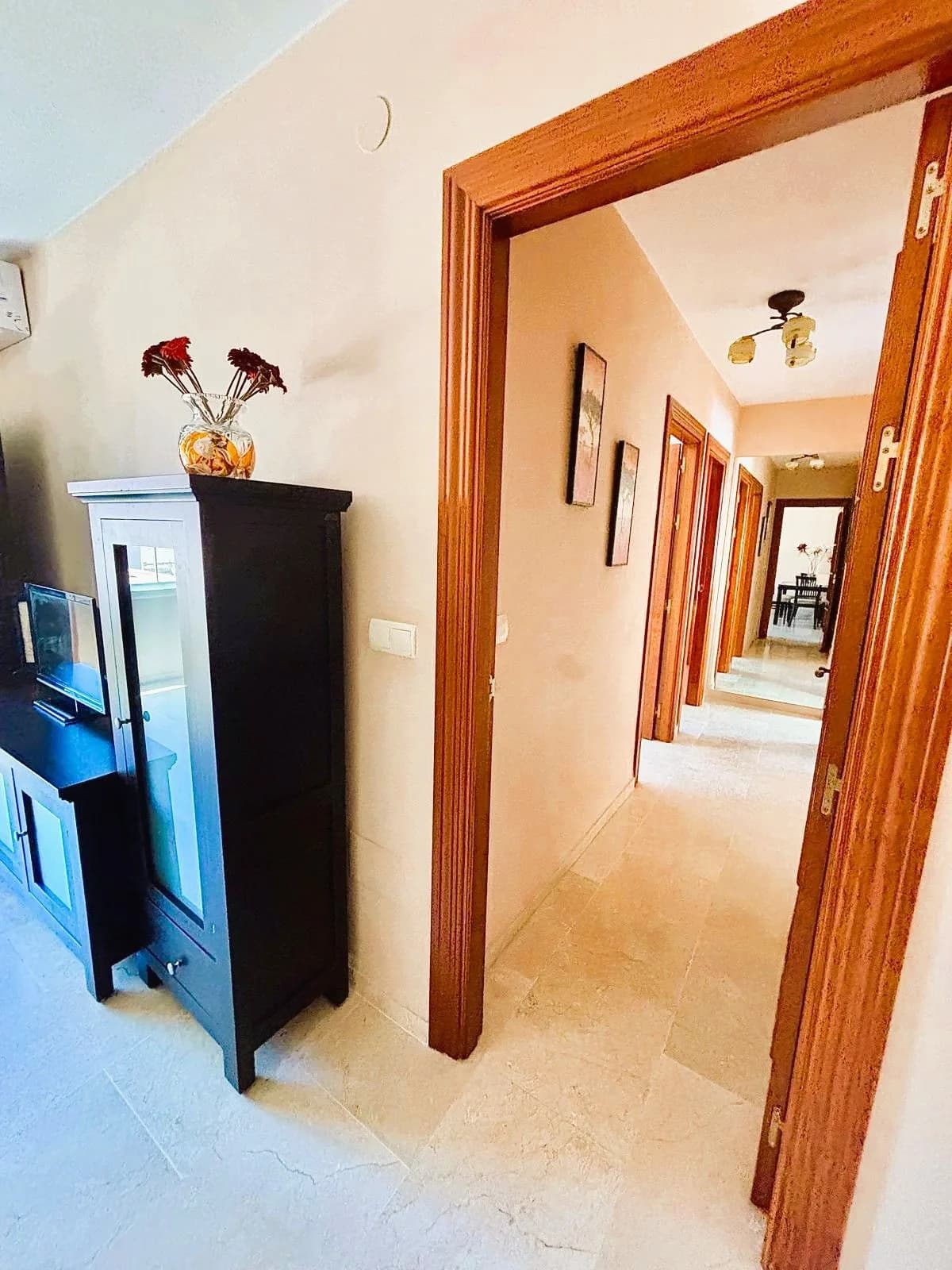 2 Bedroom Middle Floor Apartment for Sale in Fuengirola, Málaga - Image 7