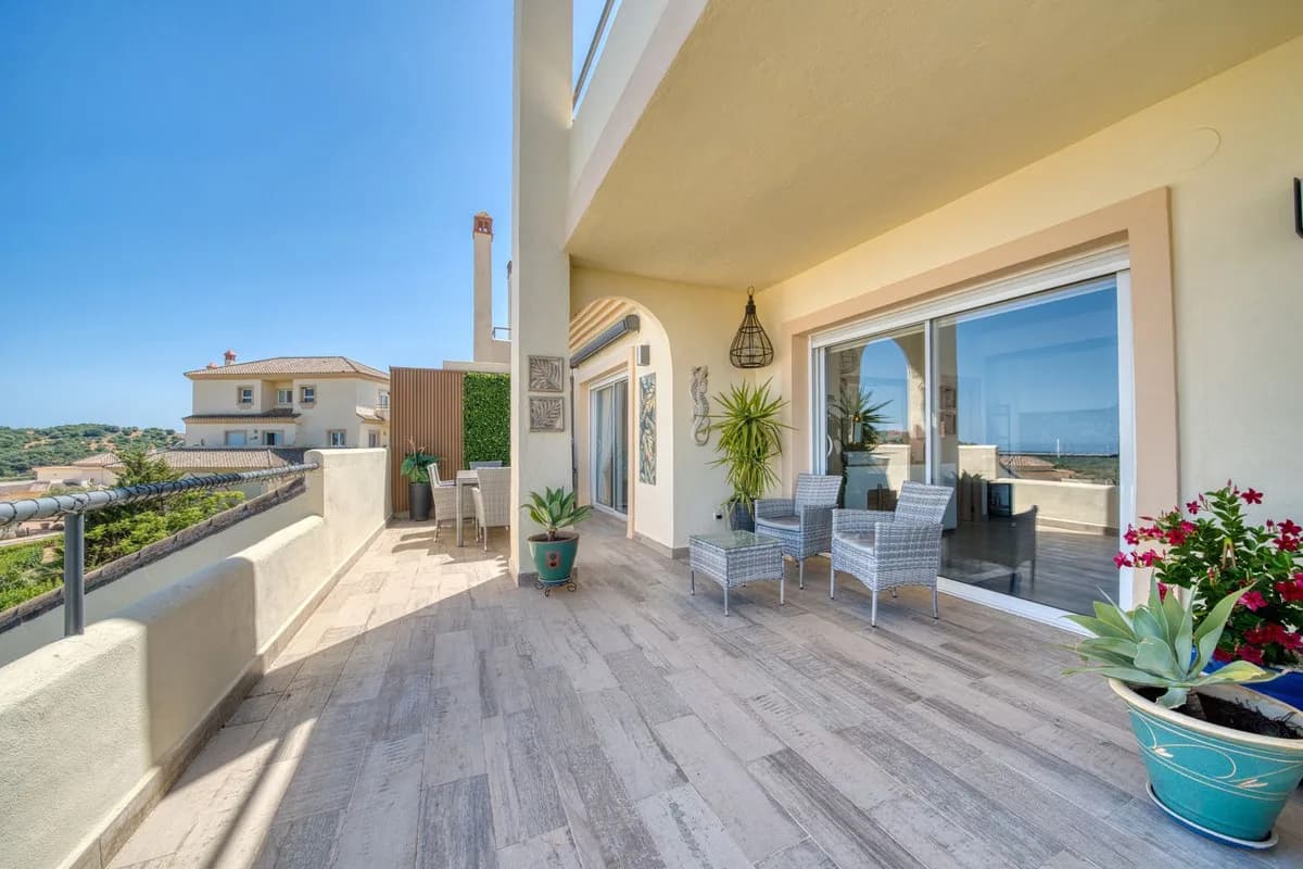 3 Bedroom Penthouse Duplex for Sale in San Roque, Cádiz - Image 2
